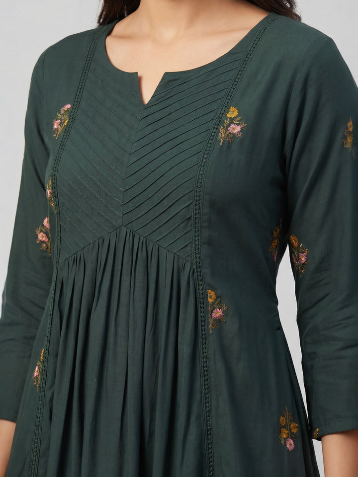 Green Anarkali Kurta with Floral Embroidery | Flared Round Neck Kurta