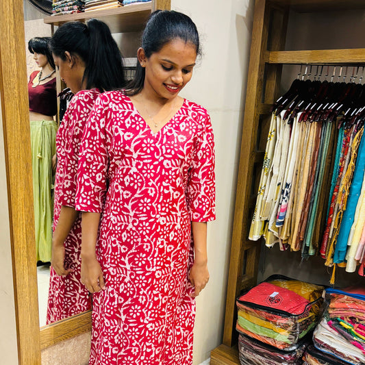 Red and White Printed Slitted V-Neck Kurta