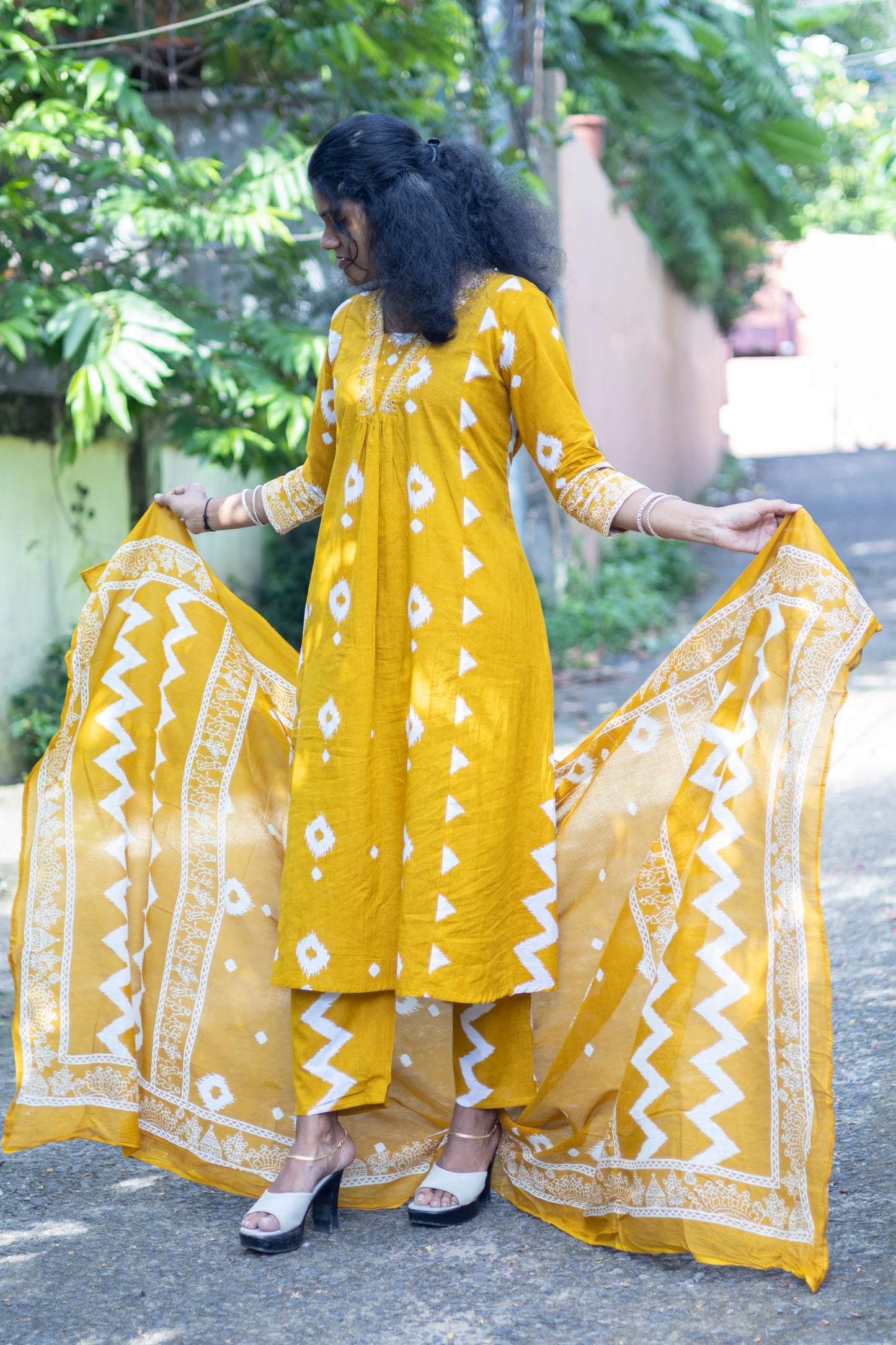 Haldi Hues
